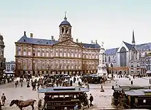 Le palais royal en 1900.