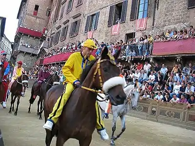 Le palio de juillet 2006, juste avant le départ d'une course d'entraînement.