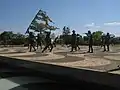 Le monument aux 18 du Fort, au sud de la place.