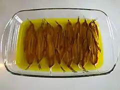 Anchois à l'huile d'olive.