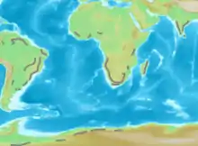 Systèmes montagneux sur les côtes nord et est de l'Amérique du Sud, sur la côte du golfe de Guinée, sur la pointe sud de l'Afrique, à Madagascar et dans le « V » indien.