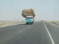 Un camion circulant sur la Route panaméricaine près de Pacasmayo