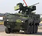 Tourelle de canon automatique Samson Remote Controlled Weapon Station (en) (RCWS-30) sur un véhicule de transport de troupes Pandur II (en) tchèque.