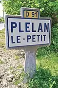 À Plélan-le-Petit dans les Côtes-d'Armor, sur la D 91.