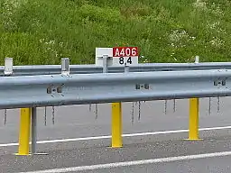 Plaquette E52c sur l'autoroute A406.