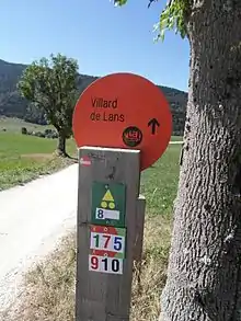 Panneau de Via Vercors devant le lycée climatique de Villard