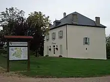 Panneau d'informations de la commune et mairie
