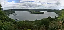 L'Île de Térénez dans le dernier méandre de l'Aulne maritime (vu depuis le beldévère de Belle Vue en Landévennec).