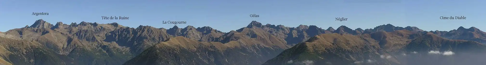 Panorama légendé du massif du Mercantour.