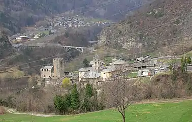 Le château de Blonay (à gauche), vu depuis le château du Cré.