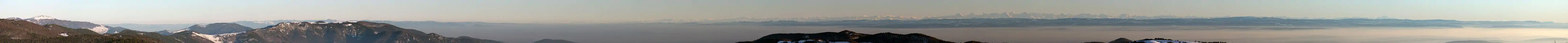 Panorama du Grand Ballon, des Alpes suisses et du mont Blanc depuis le ballon d'Alsace.