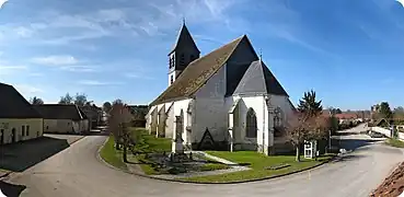 Panorama vers l’église.