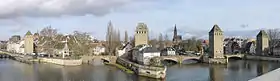 Panorama avec les quatre tours des ponts couverts, depuis le barrage Vauban