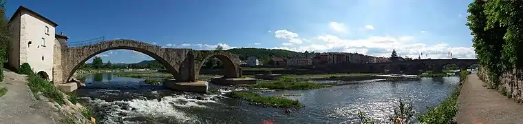 Panorama entre les deux ponts du centre de Brives-Charensac.