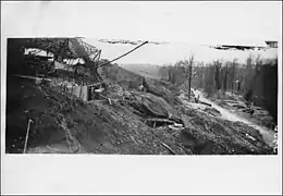 Panorama du Ravin Sec, avec abris camouflés sur les pentes, mars 1917.