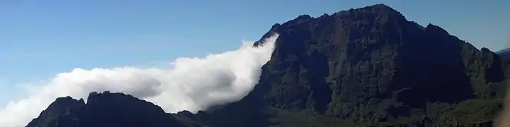 Panorama du piton des Neiges depuis le Maïdo.