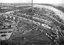 vue aérienne d'un quartier avec rivière en arrière-plan