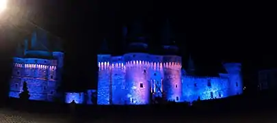 Le château de Vitré la nuit.