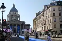 Le Panthéon et la rue Soufflot, aménagés pour la cérémonie