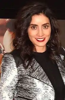 Paola Núñez interprète Evelyn.