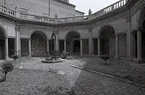 Le cloître octogonal en 1971.