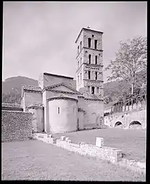 Abside et clocher de l'abbaye de San Pietro in Valle, à Ferentillo (1967).