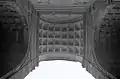 Éléments des arcs de la façade latérale. Photo par Paolo Monti