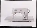 Machine à coudre mod. 1102 (F.lli Borletti). Photo par Paolo Monti, 1956