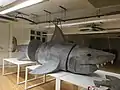 Requin de papier mâché