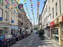 Guirlande de papillons rue Charles de Gaulle