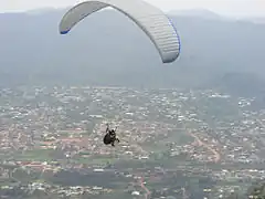 Parapente près de Nkawkaw.