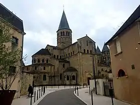 Basilique depuis le centre-ville.