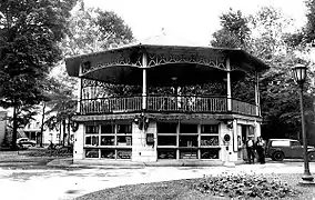 Troisième kiosque du carré Champlain, vers 1929.