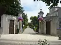 Entrée principale du parc Jean-Macé à Aytré donnant sur la médiathèque.