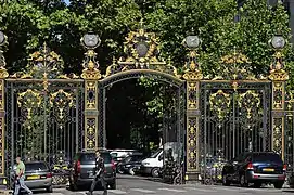 Grille d'entrée du parc Monceau.