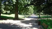 Une allée du parc Napoléon III.