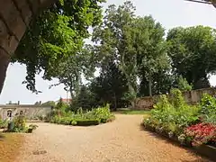 Parc du musée Baron-Martin, sur l'emplacement de l'ancien château fort