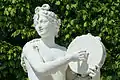 Statue de bacchante par Jean Dedieu, le long de allée de l'Été.