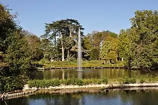 Fontaine sur « le Miroir »,parc floral de la Source