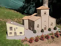 Maison natale de Jeanne d'Arc et église Saint-Rémy à Domrémy-la-Pucelle.