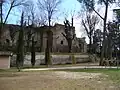 Vue de la face externe du mur d'Aurélien depuis le parc