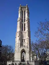 La tour Saint-Jacques qui donne son nom au square.