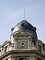 L'horloge à l'angle avec la rue Saint-Denis.