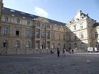 Façade principale sur la cour d'honneur