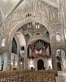 La nef vers l'orgue.