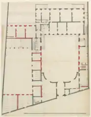 Premier projet de rez-de-chaussée : le gros œuvre du précédent hôtel de Villetaneuse est largement conservé, les extensions (en rouge) sont modestes.