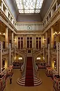 Le grand escalier de la mairie.