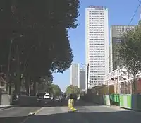 Le boulevard Masséna et les tours de la porte d'Ivry en 2005, avant les travaux du tramway.