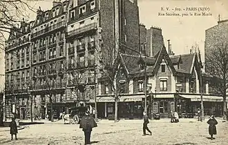 Rue Secrétan, près de la rue Manin.