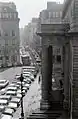 La rue vue de la place de l'Odéon, en 1977.